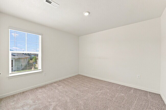 Building Photo - $2,845.95 with $300 Off the first month's rent, 4 Beds - 2.5 Baths, Single Family Home in Aurora ...