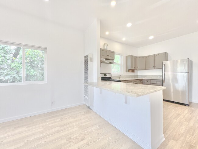 Building Photo - 6146 1/2 Mesa Avenue