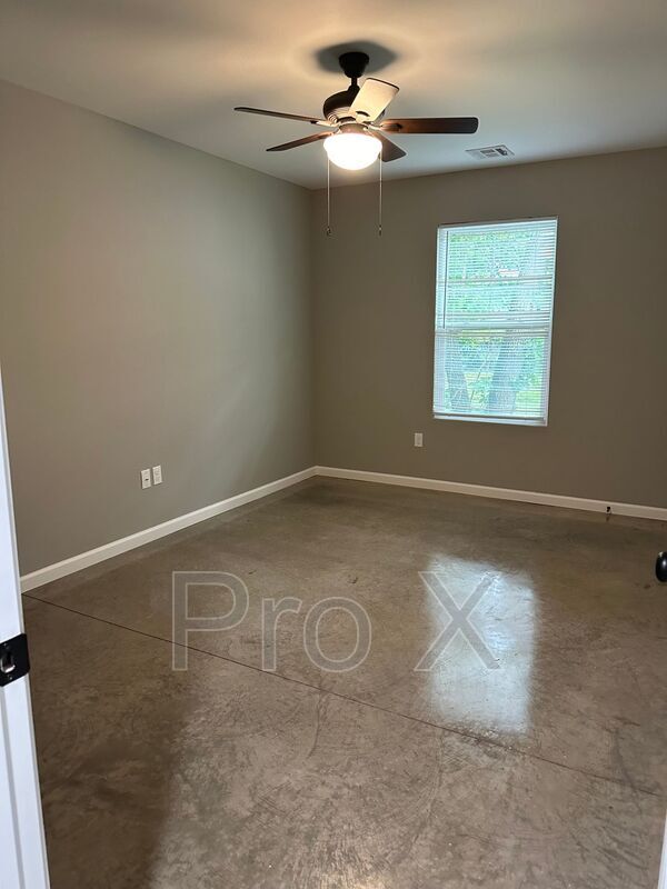 Building Photo - 206 N Wall Ave