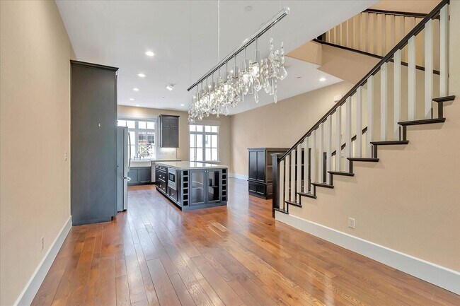Building Photo - Beautiful Tri-Level 4 bedroom, 3.5 Bathroom, 2,150 SqFt Home in Downtown Campbell!