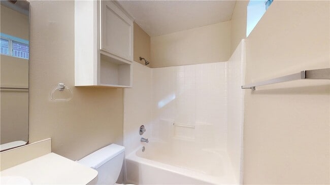 Building Photo - 1511 Hollow Hill Dr