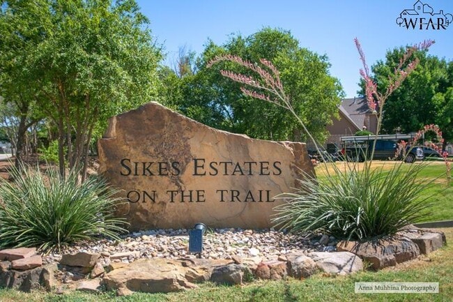 Building Photo - 2812 S Shepherds Glen