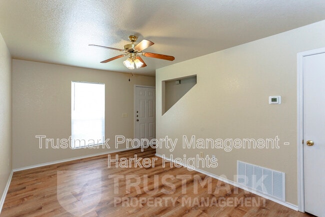 Building Photo - 4005 Madison Dr