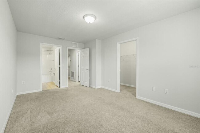 Building Photo - 9210 Hillcroft Dr