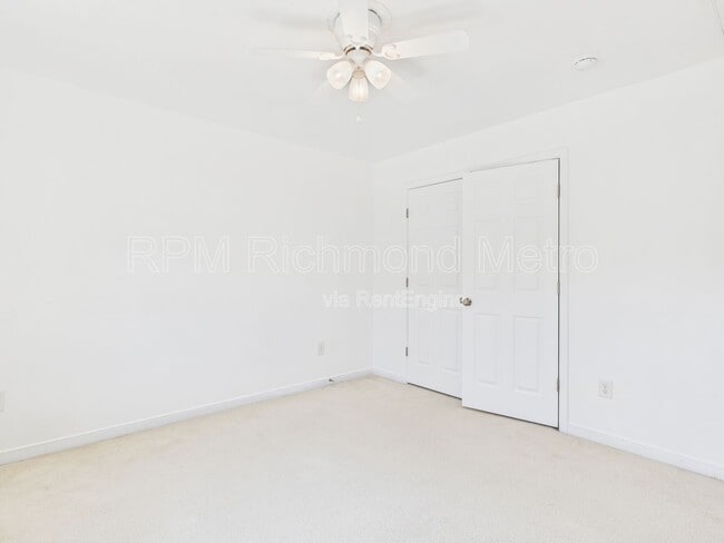Building Photo - 656 Abbey Village Cir