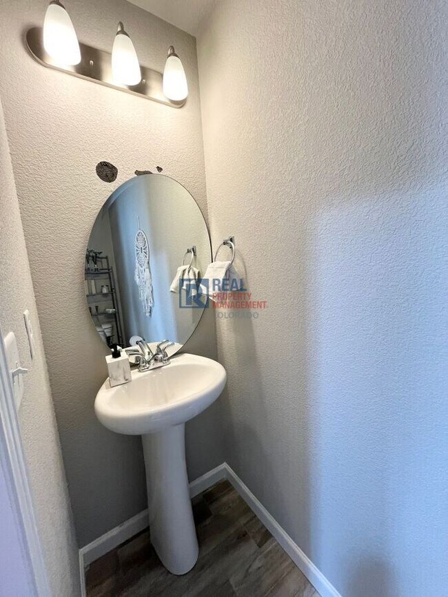 Building Photo - 942 Petra Heights
