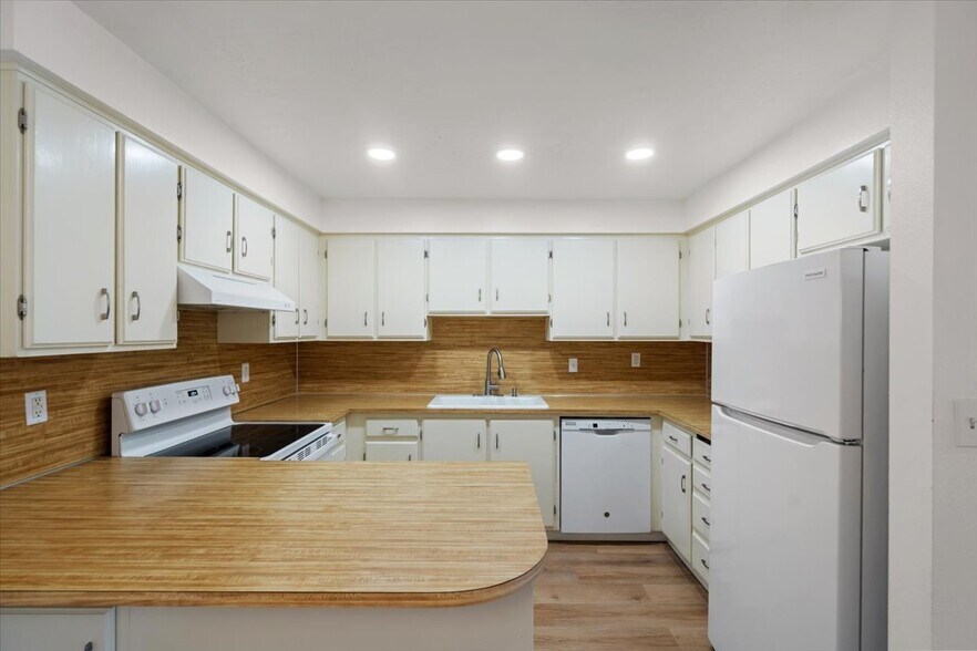 Building Photo - 263 W Garden Park Dr