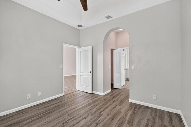 Building Photo - 5614 Sunberry Cir