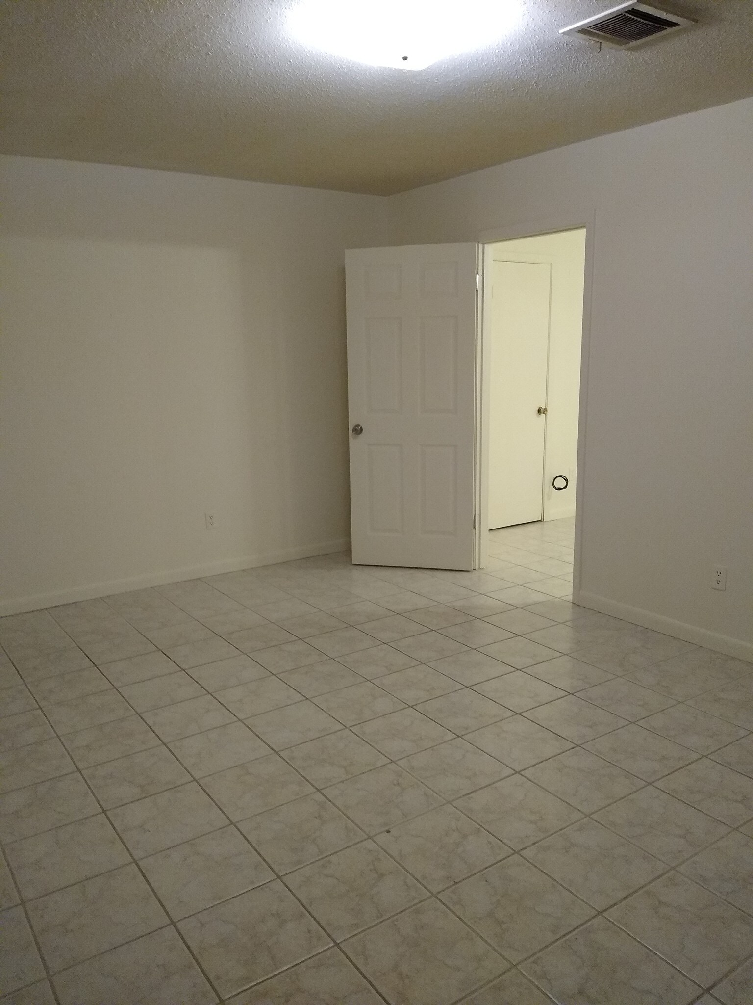 Living Room - 1404 Benton St