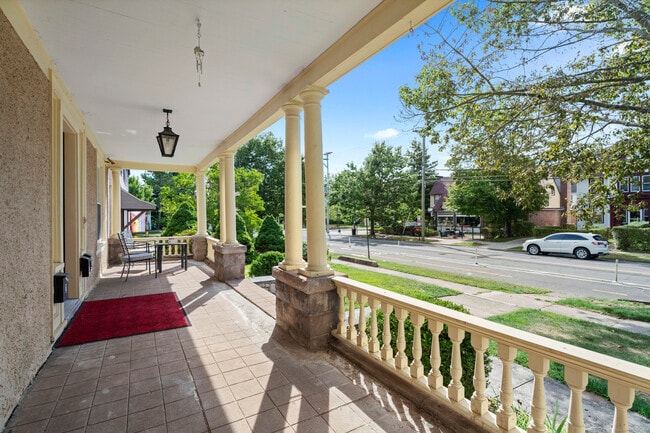 Building Photo - 809 Edgewood Ave