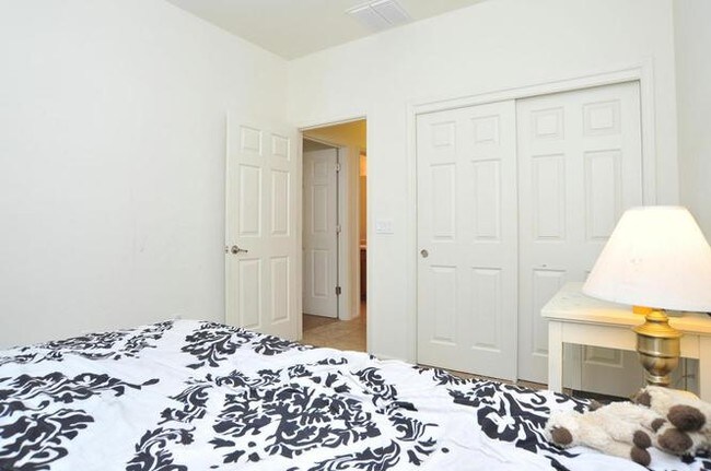 Building Photo - 11822 W Farmall Dr