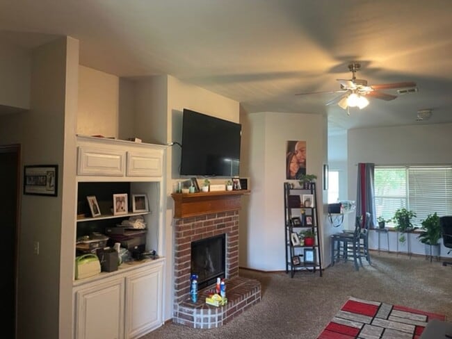 Building Photo - Beautiful edmond home for lease