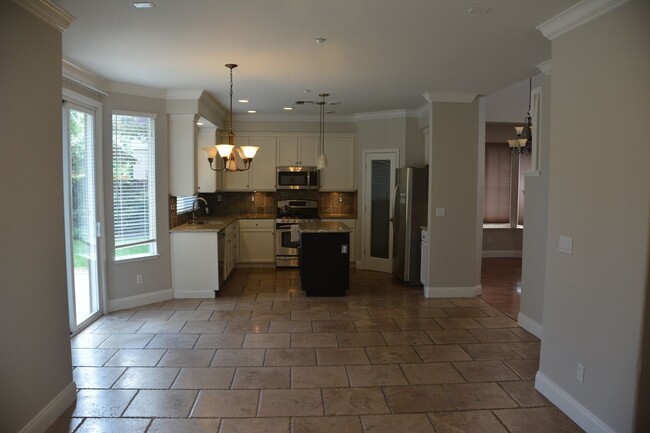 Building Photo - Sharp, clean and affordable Brentwood 3/2....