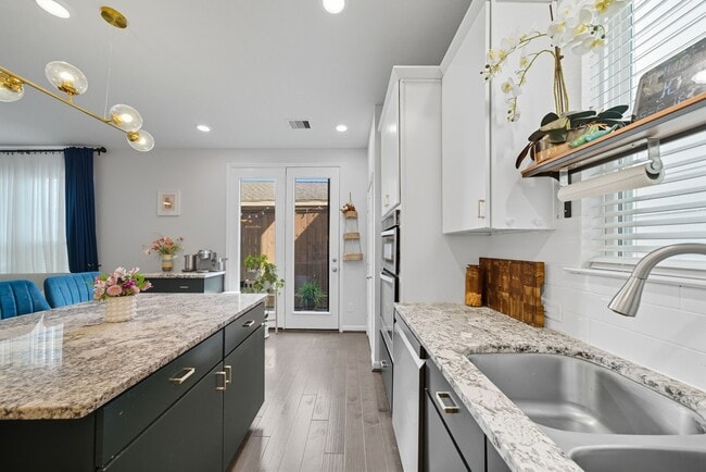 Building Photo - 8624 Cedar Plains Ln