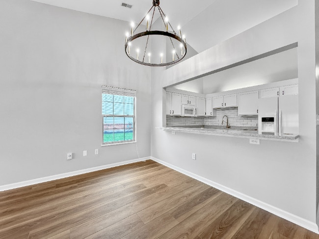 Building Photo - Beautiful 2 Beds 1.5 Baths Villa in Far South
