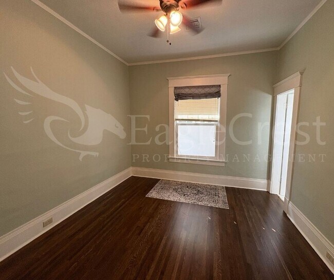 Building Photo - Three Bedroom, Two Bathroom House Near Sha...