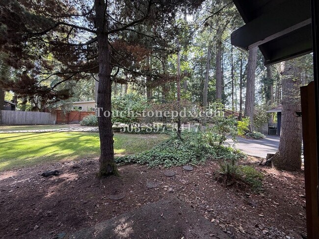Building Photo - 13540 SW Hyland Park Ct