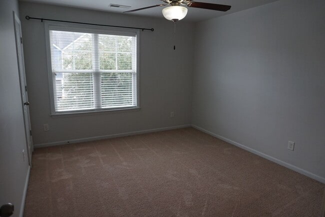 Building Photo - 3 Bedroom and 3 Full bathroom located The Village at the Glen within Carolina