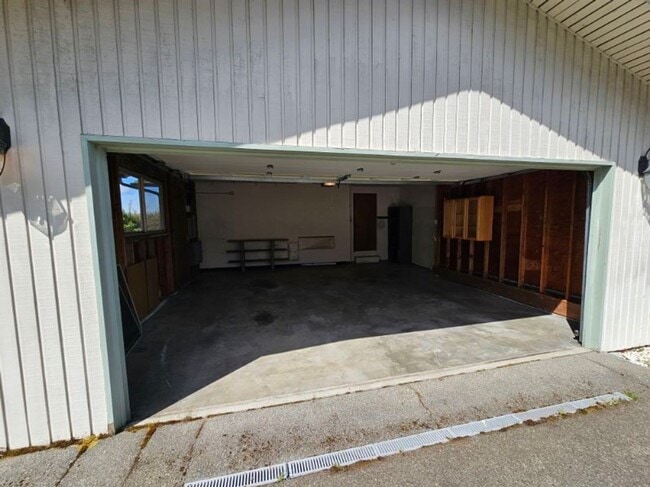 Building Photo - 4 Bed 2.5 Bath Kirkland - Lake WA Schools