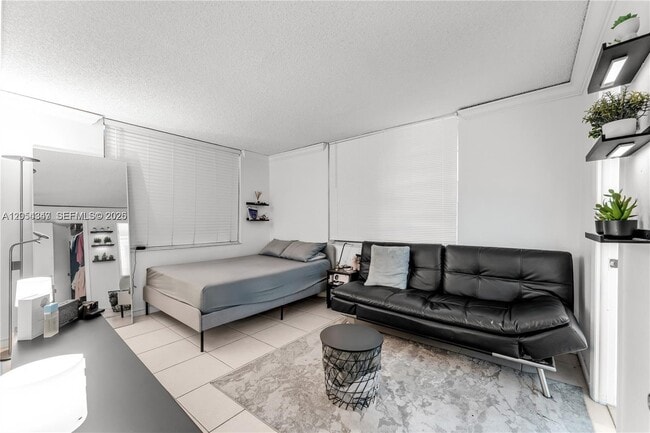 Building Photo - 9320 Fontainebleau Blvd