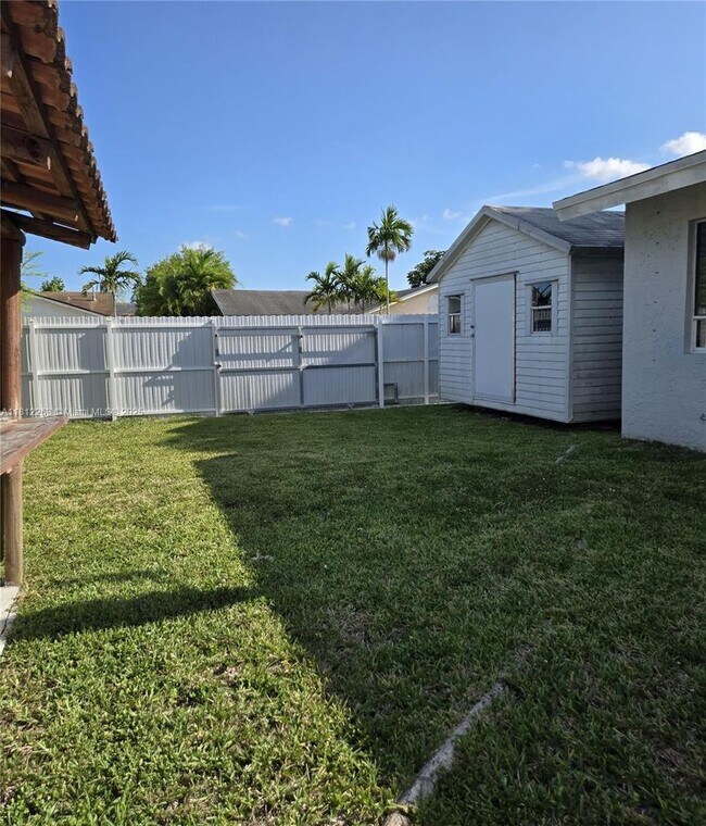 Building Photo - 10625 SW 127th Pl