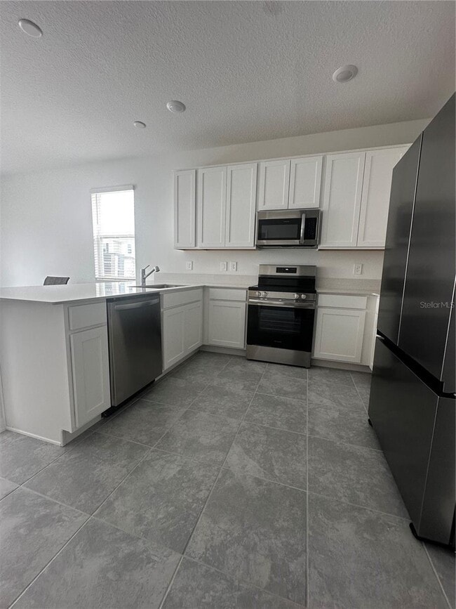 Building Photo - 3063 Chantilly Dr
