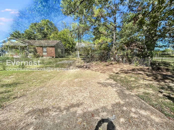 Building Photo - 1582 Custer Dr