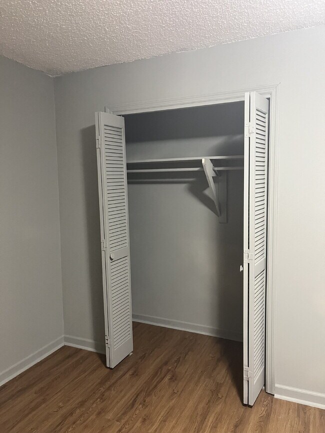 Building Photo - 665 Dutchmans Dr