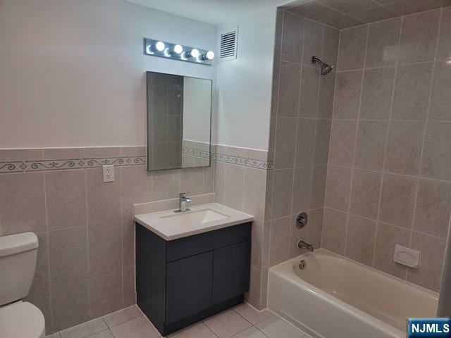 Building Photo - 2401 Bergenline Ave