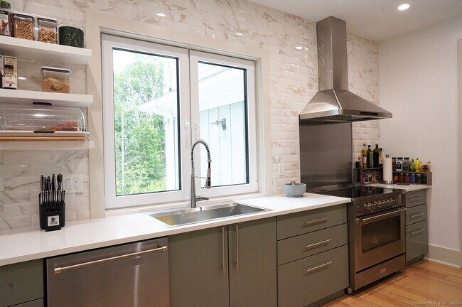 Building Photo - 9 Grey Fox Lane