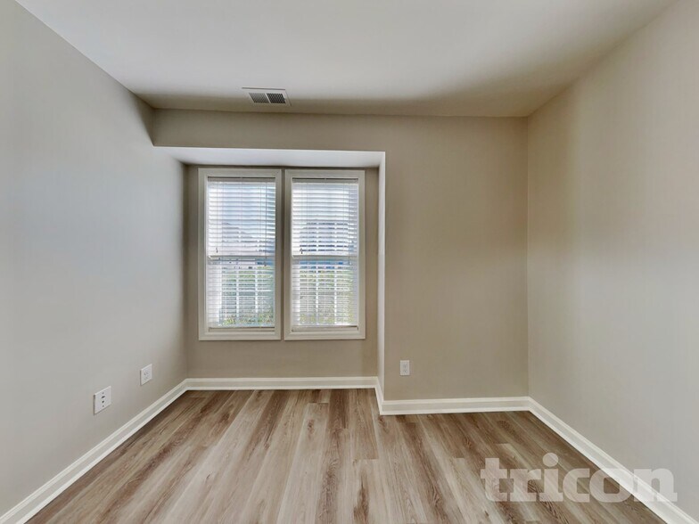 Building Photo - 2410 King Malcolm Ln