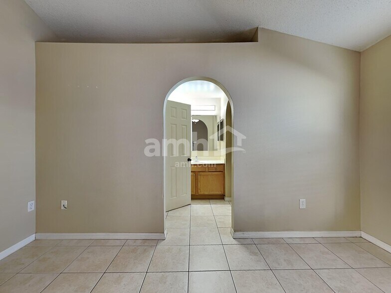 Building Photo - 10408 Opus Dr