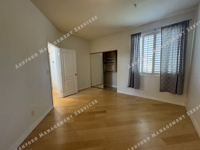 Building Photo - BEAUTIFUL 3 BEDROOM 3 BATHROOM HOME IN GAI...