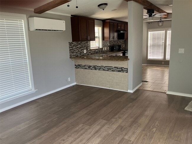 Building Photo - 118 Walnut St