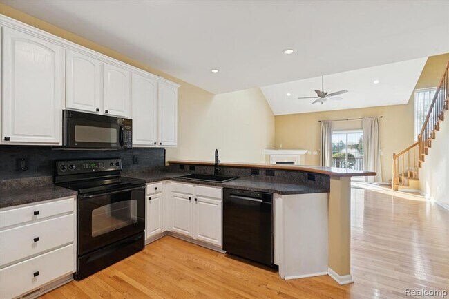 Building Photo - 48551 Oak Bridge Dr