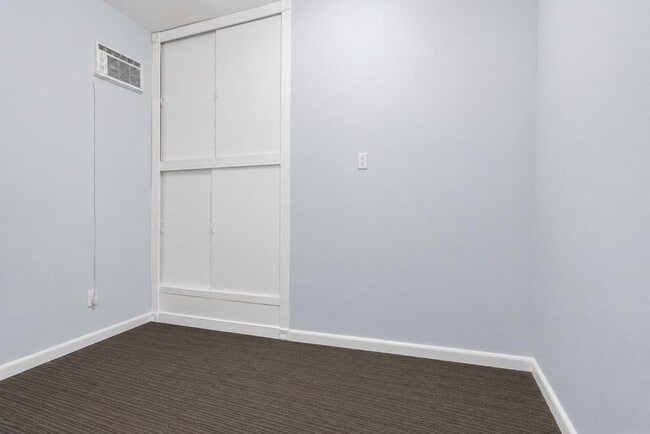 Building Photo - 406 7th St