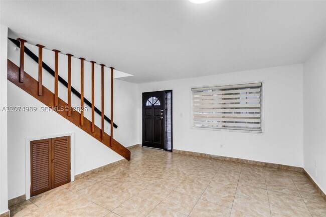 Building Photo - 627 W 68th St