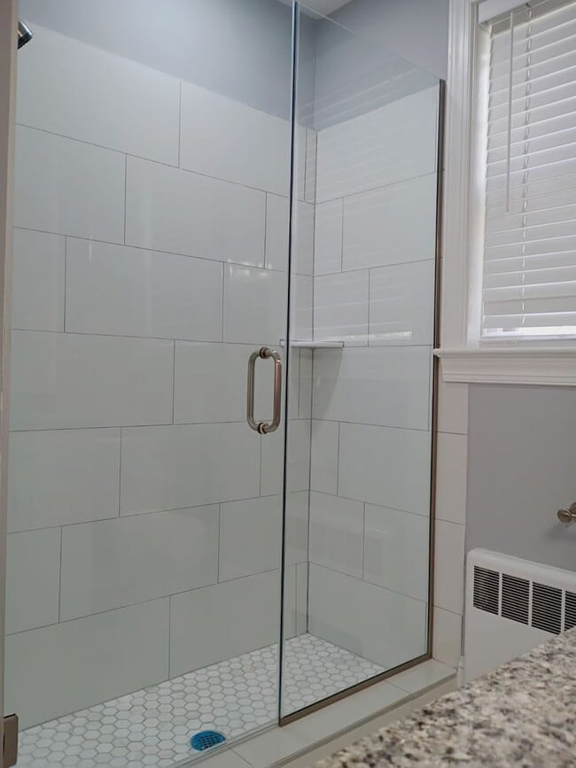 Building Photo - 423 Chestnut St