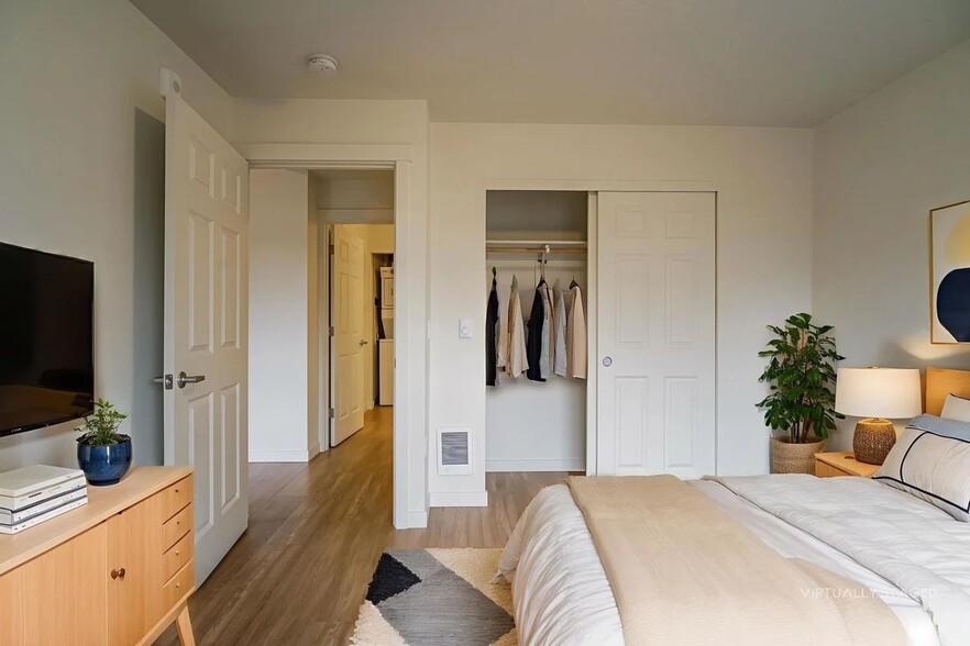 Interior Photo - 22025 NE HALSEY ST.