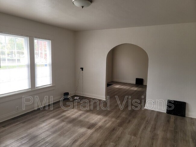Building Photo - 1060 2nd St