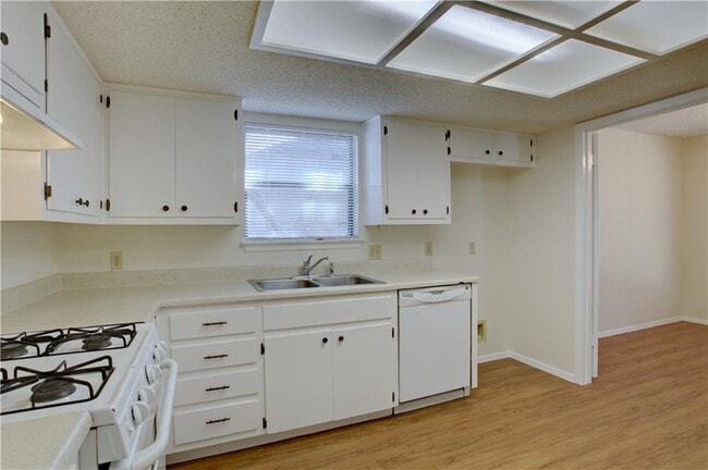 Building Photo - 3309 Sanderling Trail