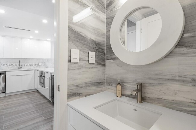 Building Photo - 5701 Collins Ave