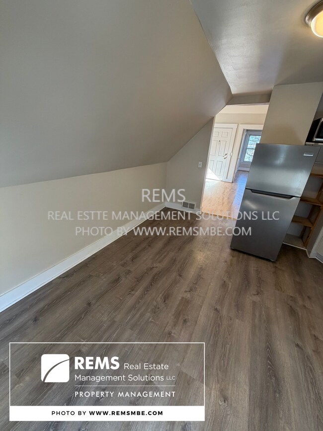 Building Photo - 947 Williamson St