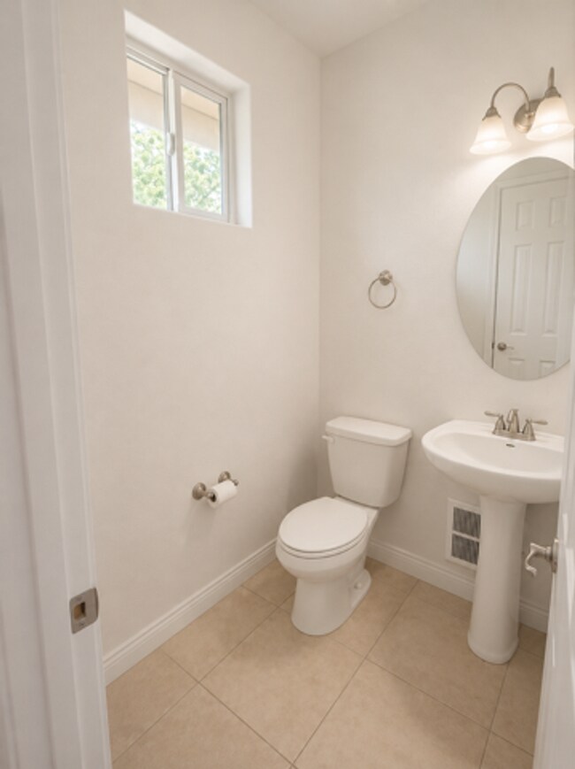 Building Photo - 2836 W Pico Del Monte Cir