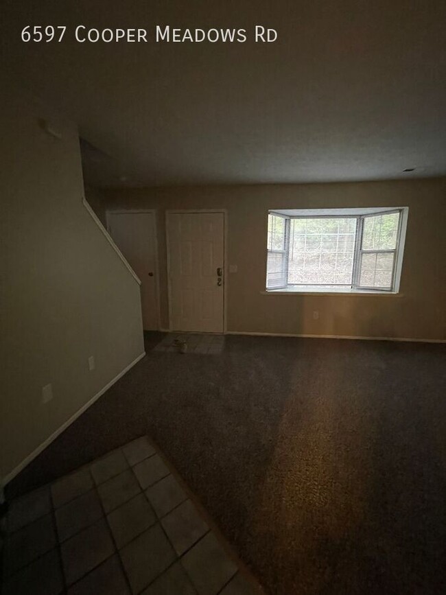 Building Photo - 2 Bed 2.5 Bath - Updated, Scenic, Convenient