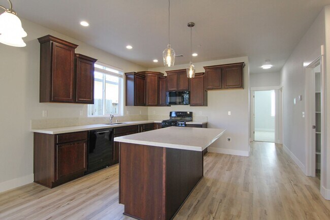Building Photo - New Home for Rent in Redding CA | Solar, 2 Car Garage, Covered Patio, No Pets