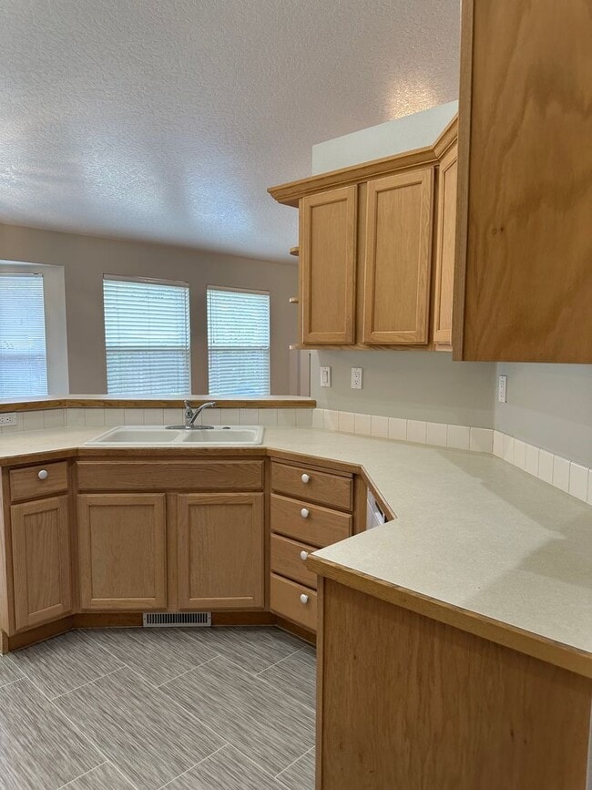 Building Photo - $1,895. - Coming soon! 4 Bed, 2 Bath with ...
