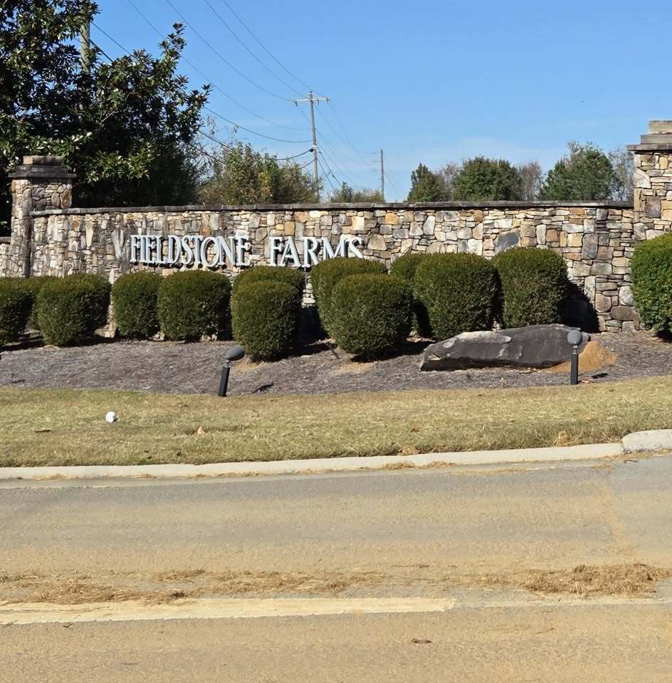 Building Photo - 324 Avenue of the Oaks