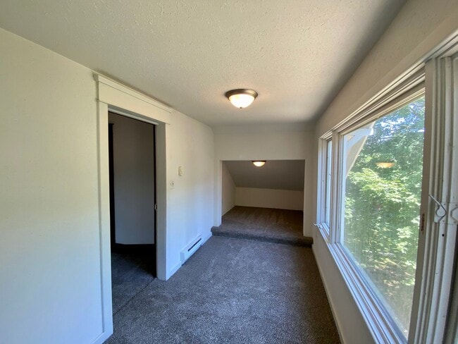 Building Photo - $2,200 - 4 Bed / 3 Bath Beautiful Home in ...