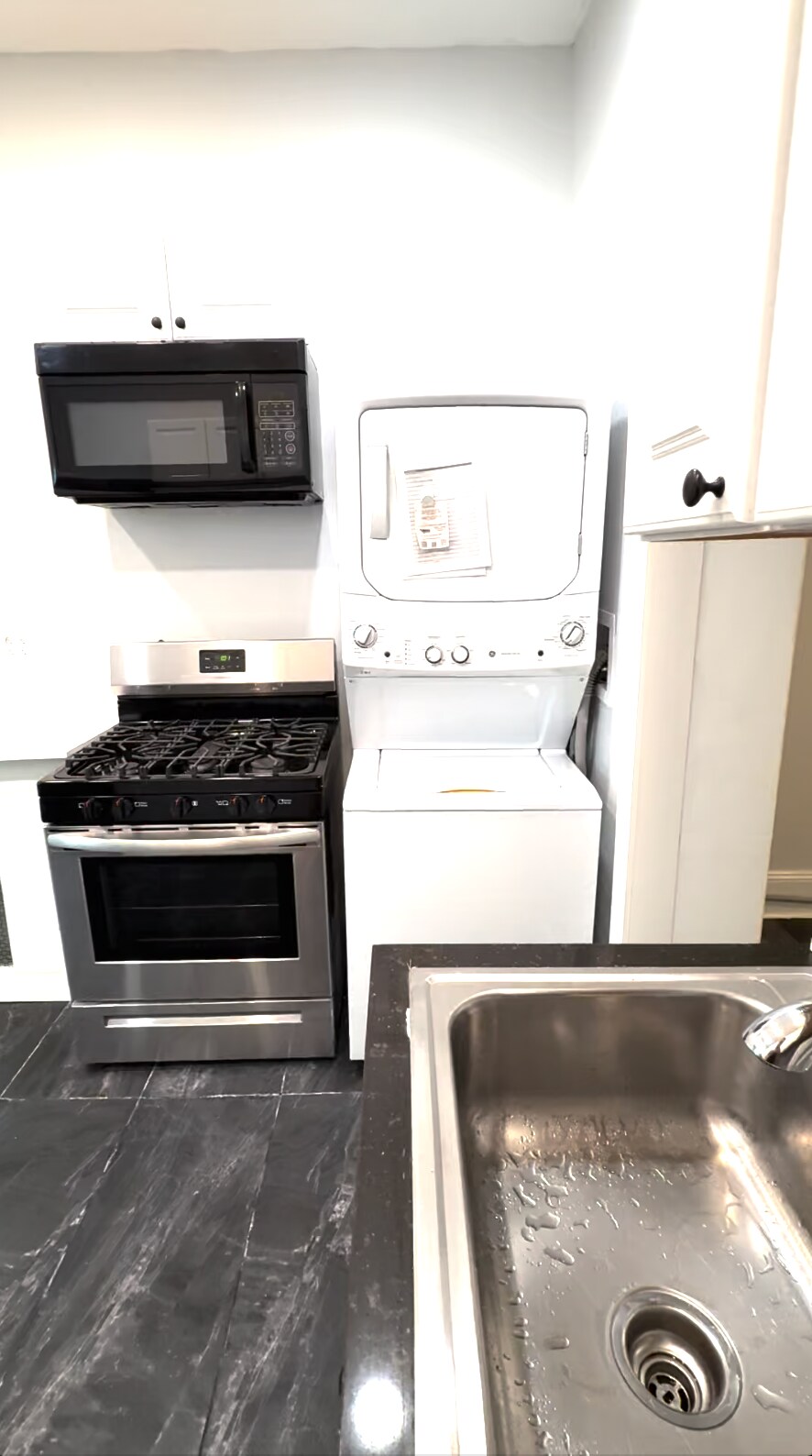 Building Photo - 828 Corinthian Ave